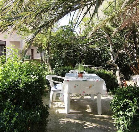 Eco-Apartments With Nice Garden Baška Voda Extérieur photo
