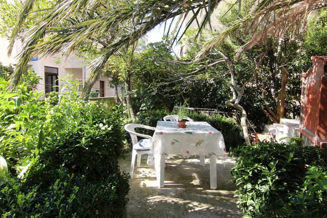 Eco-Apartments With Nice Garden Baška Voda Extérieur photo